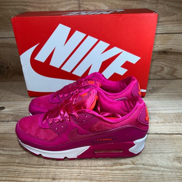 NEW: Nike Women’s Air Max 90 Valentines Day Pink Prime Sneaker: DQ7783-600 - Picture 2 of 9